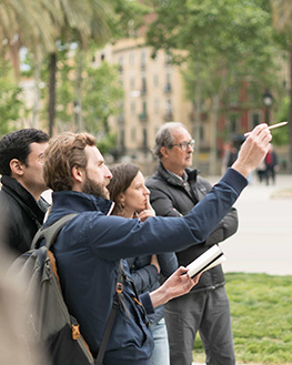 Teaching how to draw Barcelona with the workshop